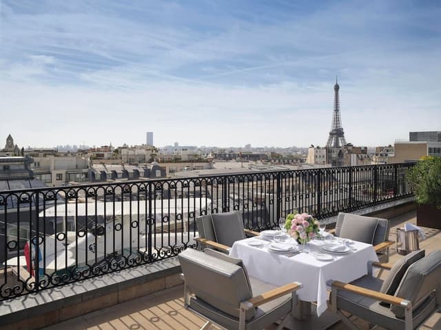 Rooftop Eiffel Tower Suite