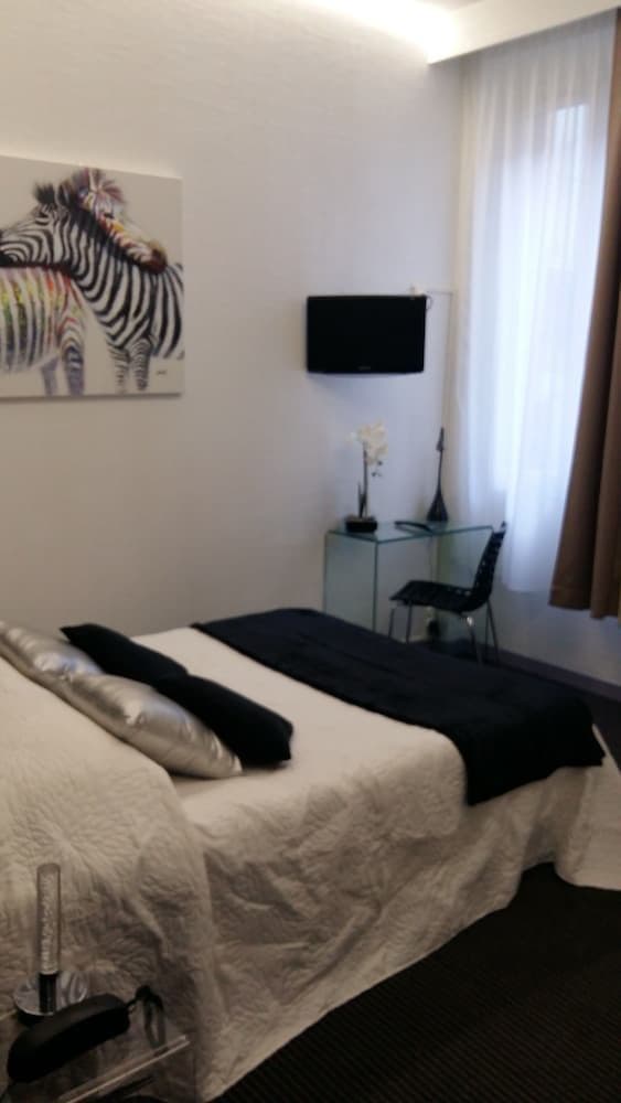 Superior Double Room (with Shower)