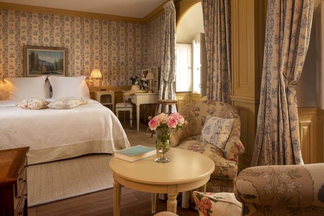 Large Deluxe Room