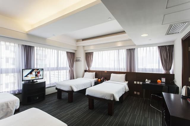 Quadruple Suite