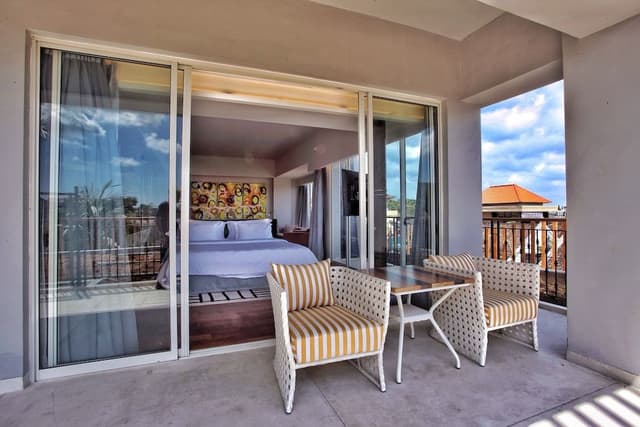 TStone Jacuzzi Suite (Standard Check Out at 2:00 PM)