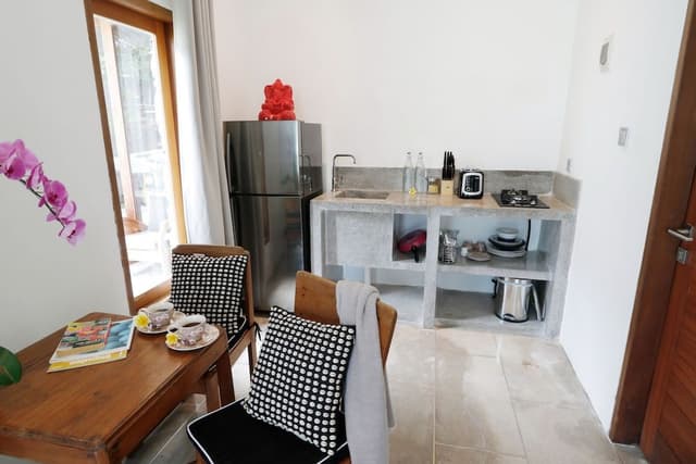 Deluxe Studio, 1 King Bed, Kitchen
