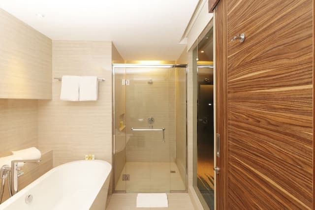 Honeymoon Suite - Smoking Room