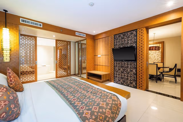 Suite, 1 King Bed, Non Smoking, Balcony