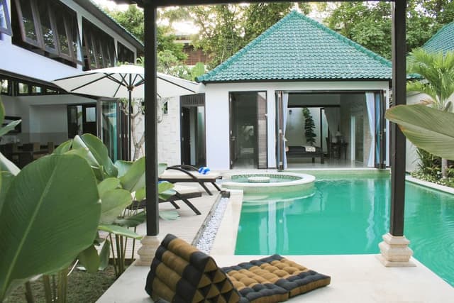 Three Bedrooms Pool Villa with Jacuzzi (O1)
