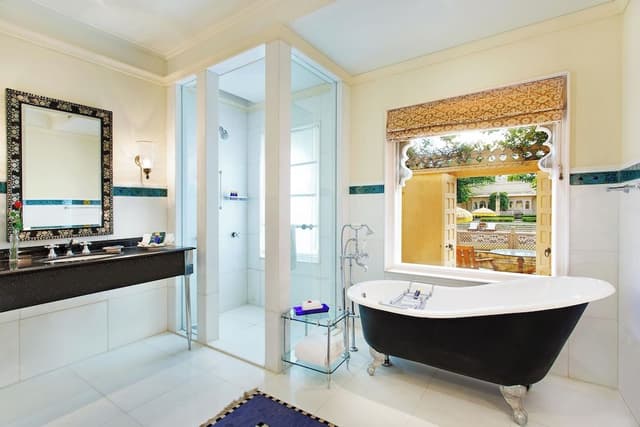 Premier Room, 1 King Bed, Pool View