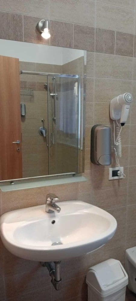 Shared Dormitory, Mixed Dorm, Private Bathroom