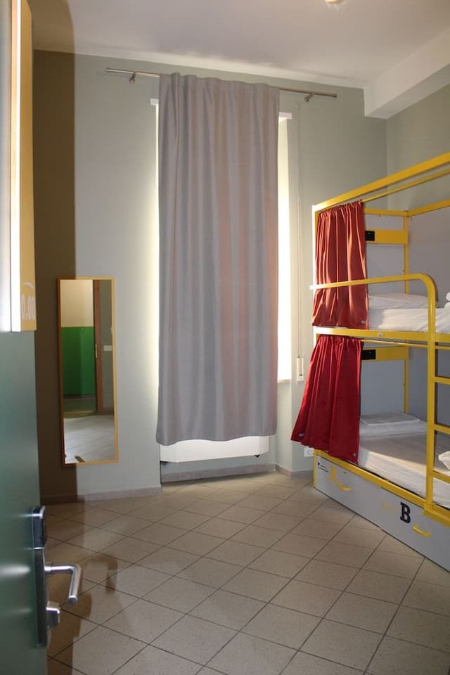 Shared Dormitory, Women only, Shared Bathroom