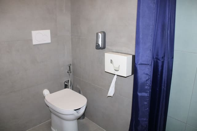 Shared Dormitory, Men only, Private Bathroom