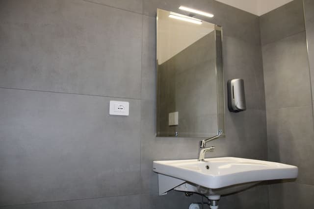 Shared Dormitory, Men only, Private Bathroom