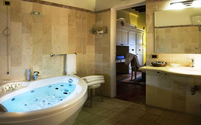 Premium Suite