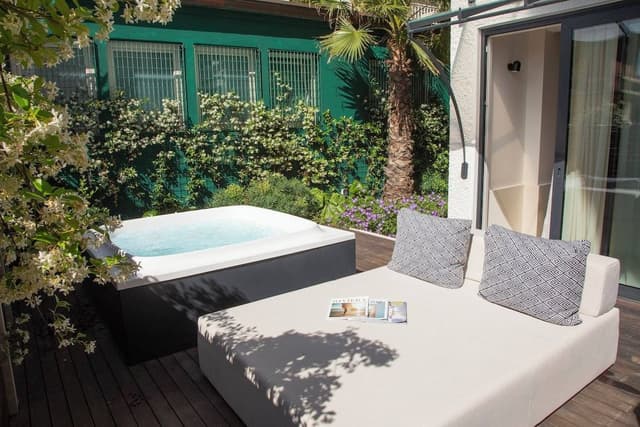 Junior Studio Suite, Annex Building (with private Jacuzzi)