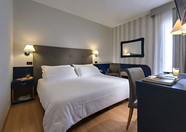 Double or Twin Room (Beach access included)