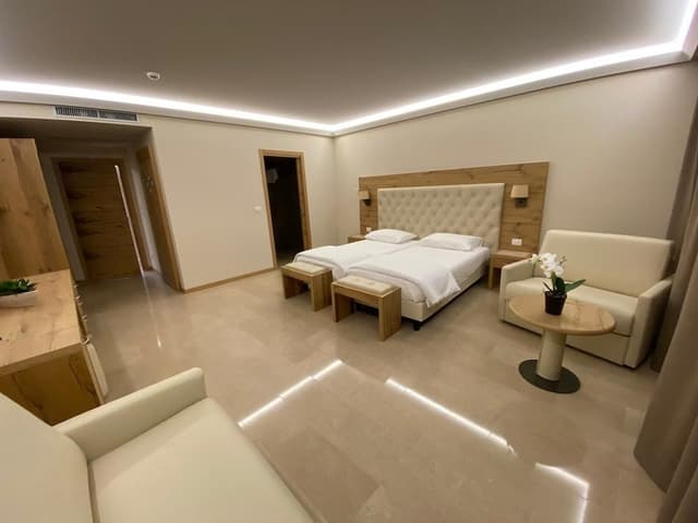 Suite, Pool Access, Lake View