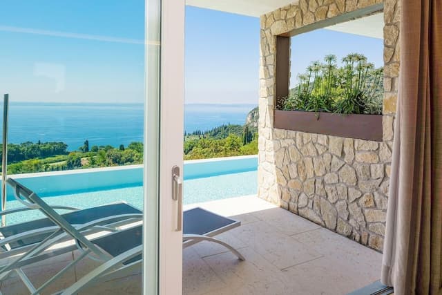 Suite, Pool Access, Lake View