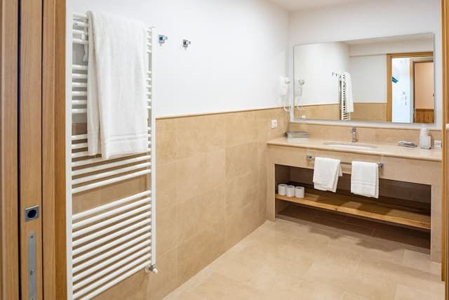 Suite, Pool Access, Lake View