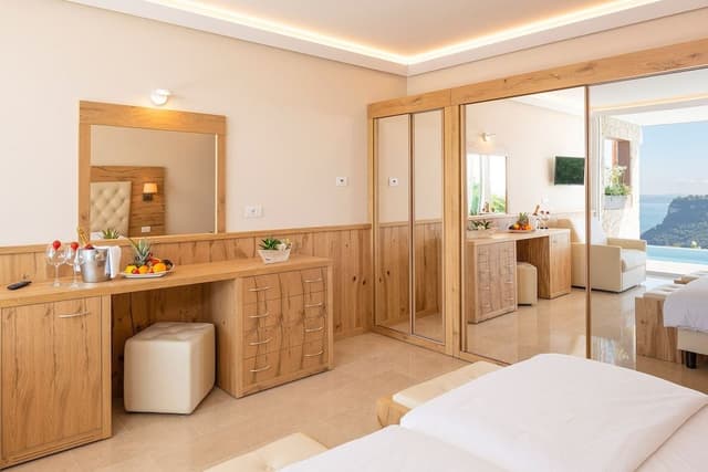 Suite, Pool Access, Lake View