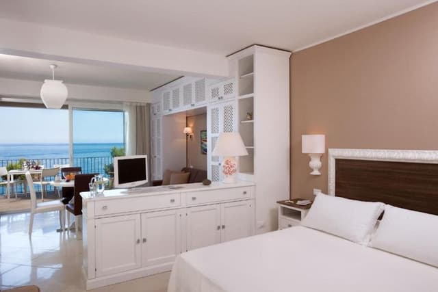 Studio Suite, 1 Bedroom, Balcony, Beachfront
