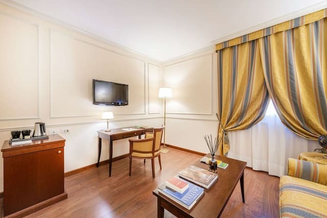 Executive Suite, 1 Queen Bed, Non Smoking (with Sofabed)