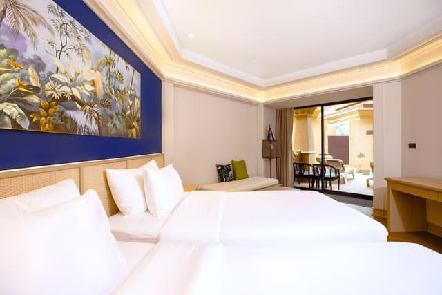 Superior Room, Pool Access