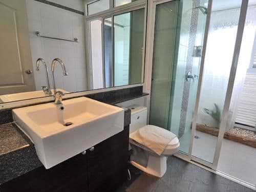 Deluxe Studio Apartment