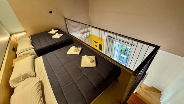 Senior Loft, Balcony