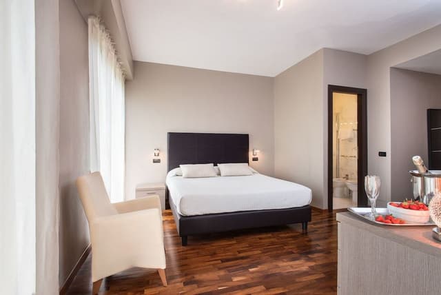 Deluxe Room, 1 Queen Bed, Balcony (Spa access)
