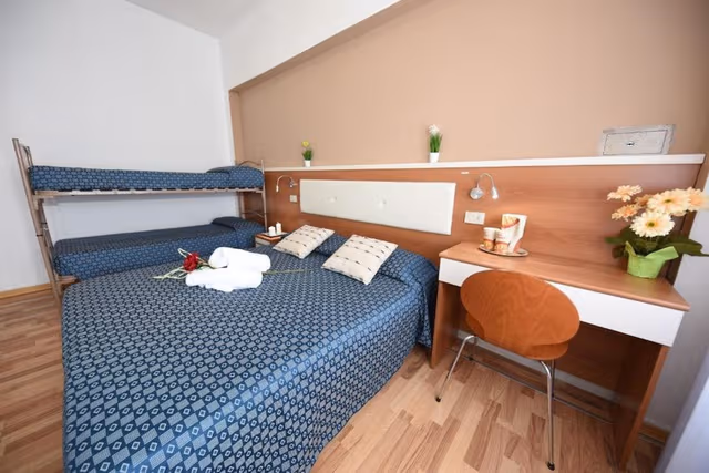 Quadruple Room, Ensuite, Partial Sea View