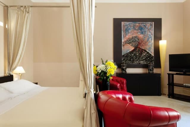 Superior room with a four poster bed