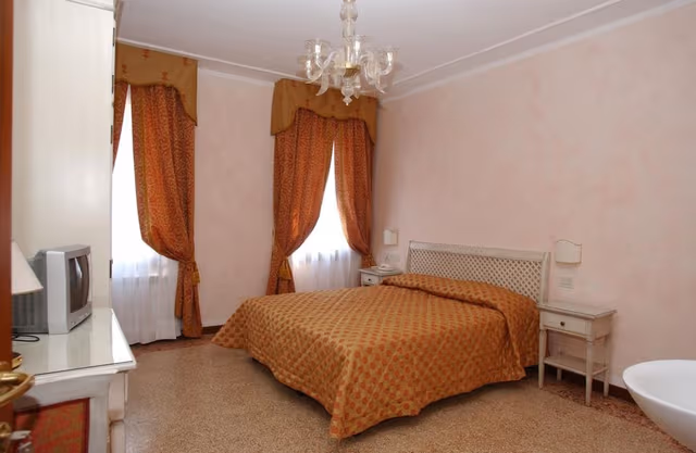 Standard Double Room, Shared Bathroom