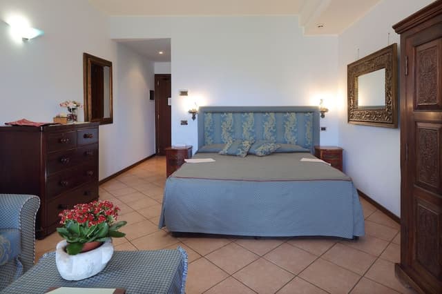 Deluxe Room, Hot Tub