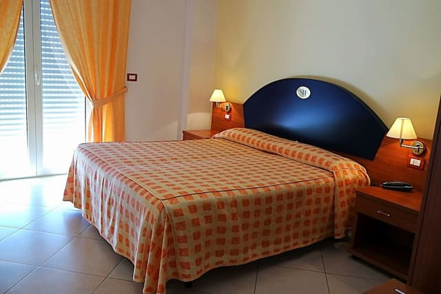 Standard Double or Twin Room, Accessible, Private Bathroom