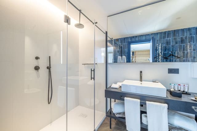 Suite, Sea View