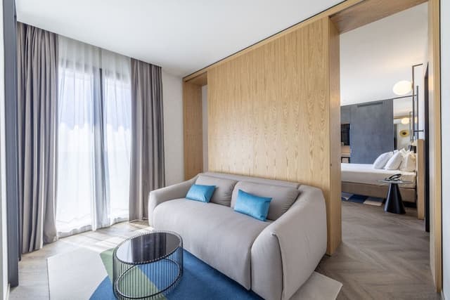 Suite, Sea View