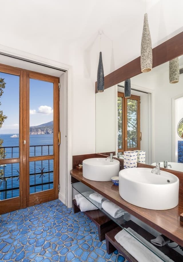 Presidential Suite, Jetted Tub, Sea View