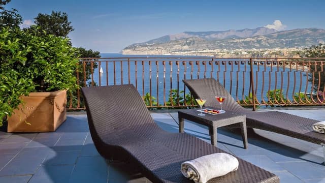 Presidential Suite, Jetted Tub, Sea View