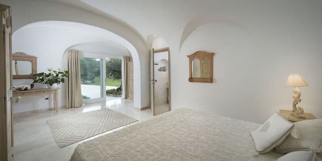 Deluxe Double Room, 1 Queen Bed, Pool View, Poolside