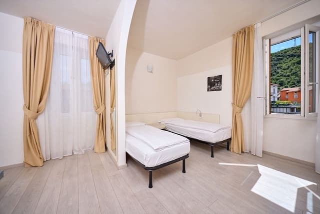 Panoramic Quadruple Room, Lake View