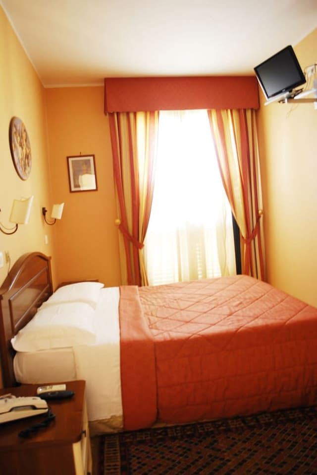 Economy Room