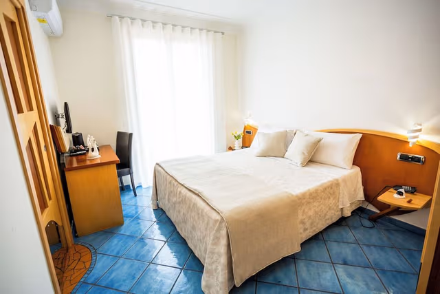 Deluxe Double Room, 1 Double Bed, Non Smoking, Mountain View