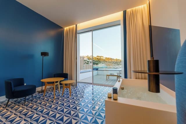 Panoramic Suite, 1 Queen Bed, Hot Tub, Sea View
