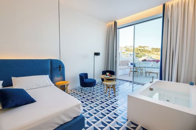 Panoramic Suite, 1 Queen Bed, Hot Tub, Sea View