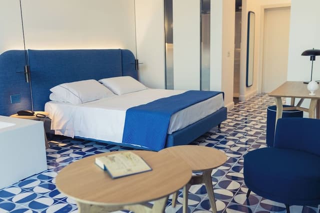 Panoramic Suite, 1 Queen Bed, Hot Tub, Sea View