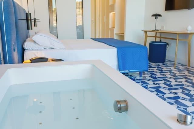 Panoramic Suite, 1 Queen Bed, Hot Tub, Sea View