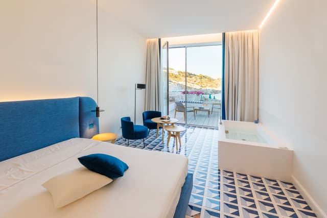 Suite with Hot Tub