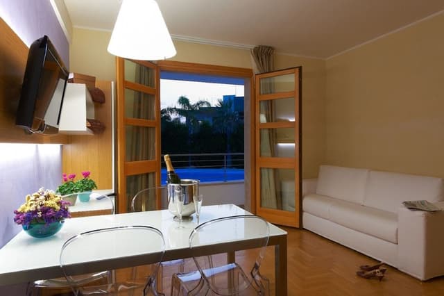 Suite, Balcony