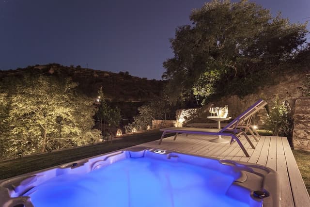 Luxury Suite, Hot Tub, Garden View