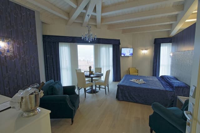 Suite with Balcony and Spa Bath