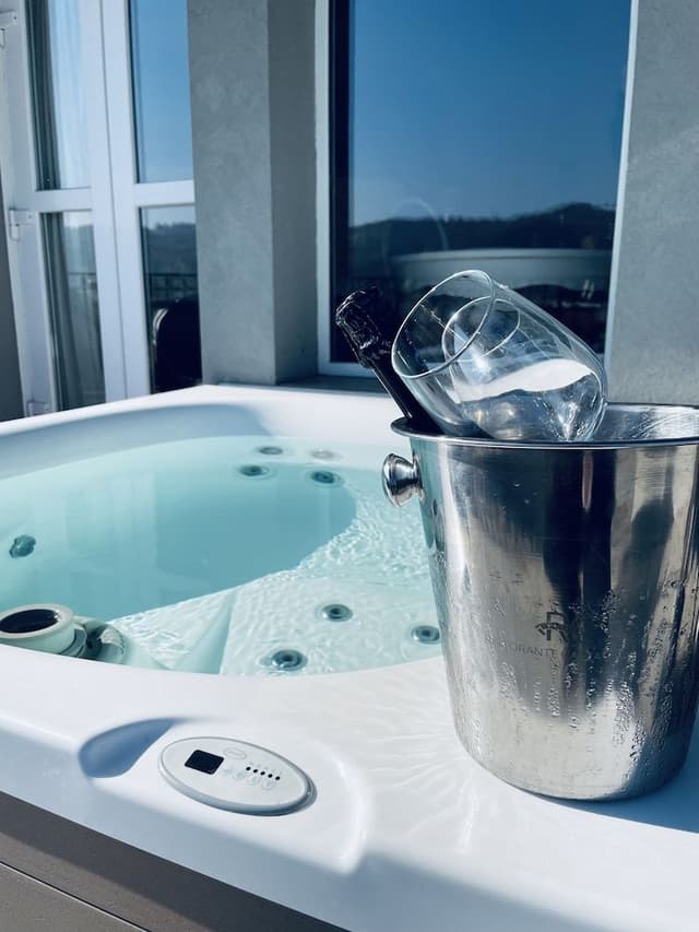 Suite with Balcony and Spa Bath