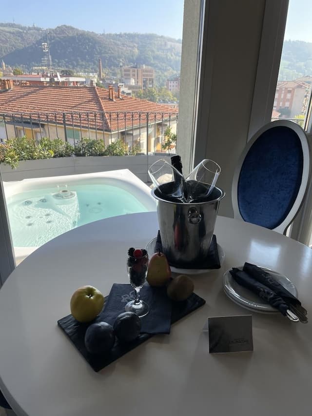 Suite with Balcony and Spa Bath